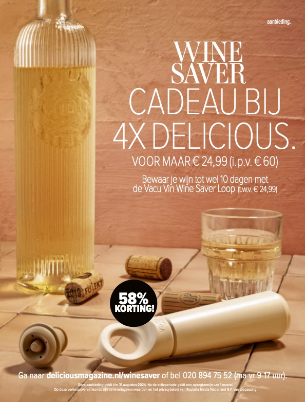 Advertentie voor de Vacu Vin Wine Saver Loop, afgebeeld naast een gedeeltelijk gevulde wijnfles, een glas wijn, en enkele wijnkurken. De tekst benadrukt dat deze wijnbespaarder cadeau wordt gegeven bij 4x Delicious voor €24,99 (i.p.v. €60), met 58% korting. De Wine Saver kan wijn tot wel 10 dagen bewaren. Onderaan staan instructies en contactgegevens om meer informatie te verkrijgen.